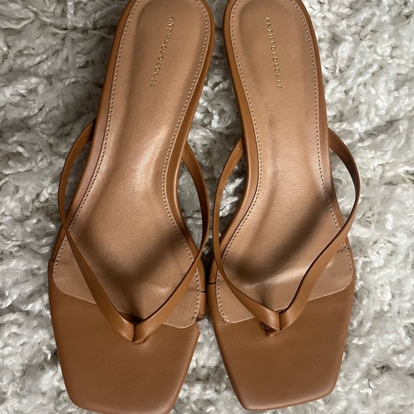 Anthropologie tan kitten heel thong Women\'s Sandals
